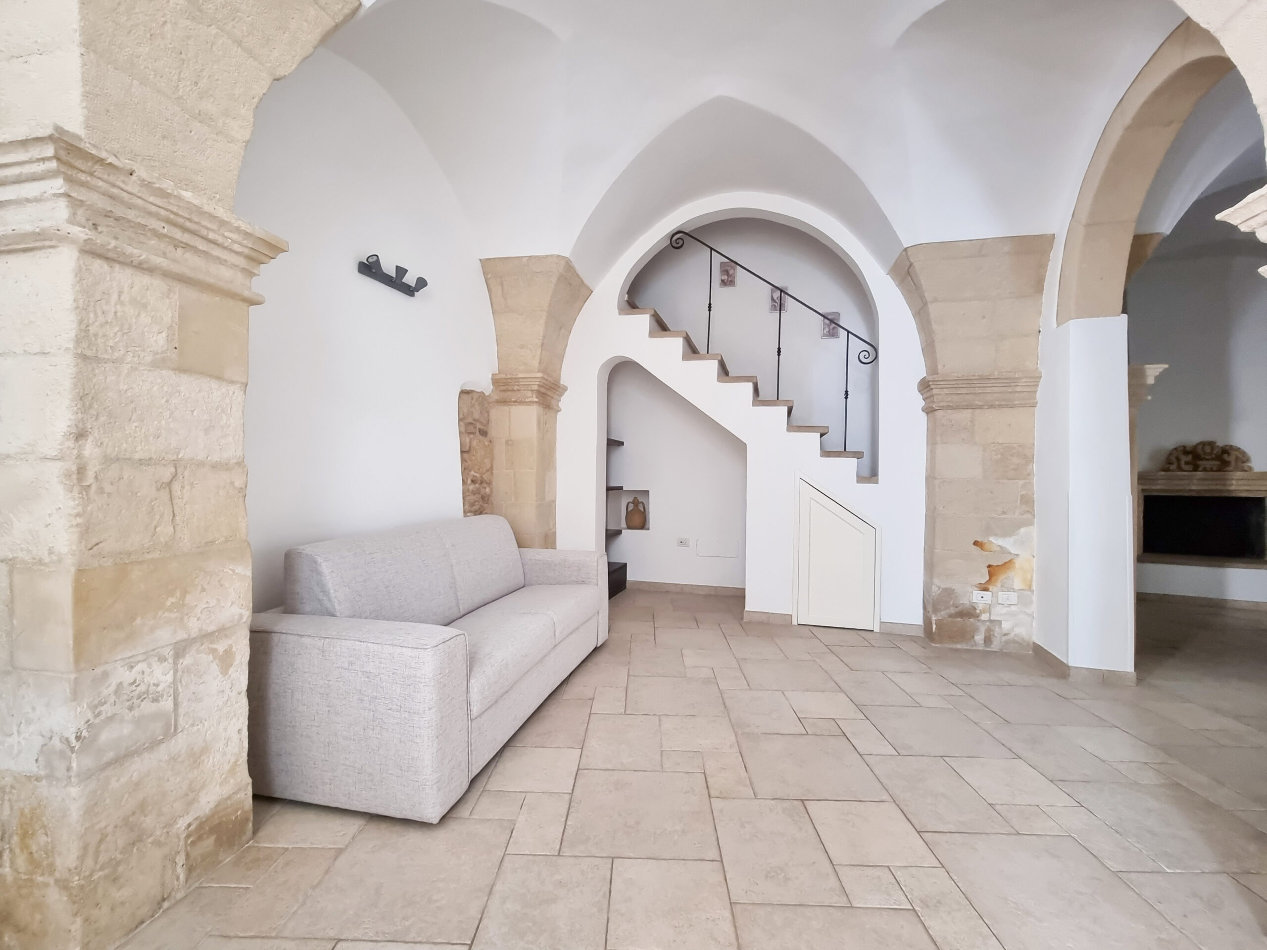 Divano Letto, Bnb lecce, appartamento centro storico lecce, casa vacanze lecce. Camera matrimoniale lecce. Hotel a Lecce. B&b lecce. Bnb Lecce. bad and breakfast lecce, bed and breakfast a Lecce.