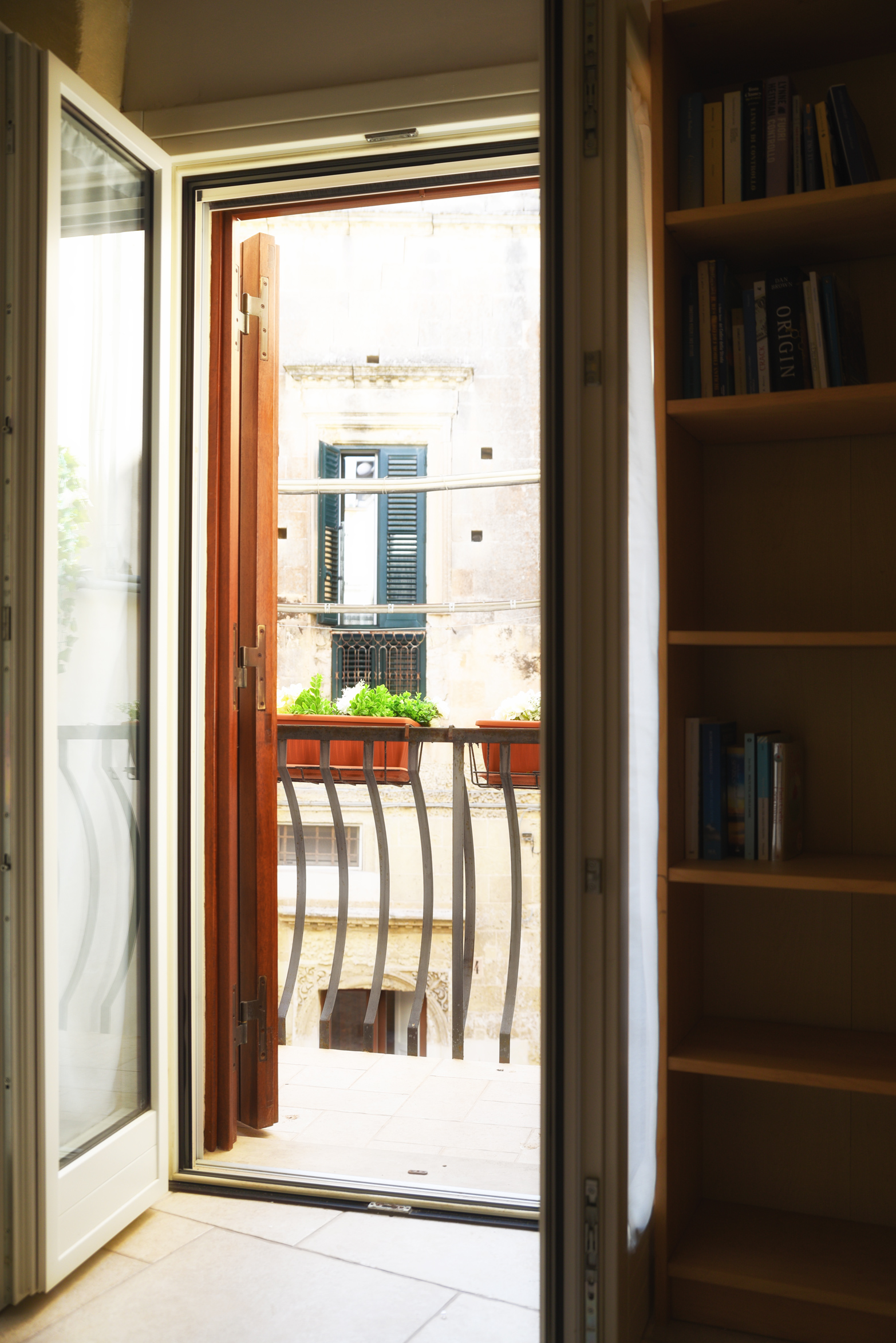 Balcone camera doppia, Bnb lecce, appartamento centro storico lecce, casa vacanze lecce. Camera matrimoniale lecce. Hotel a Lecce. B&b lecce. Bnb Lecce. bad and breakfast lecce, bed and breakfast a Lecce.
