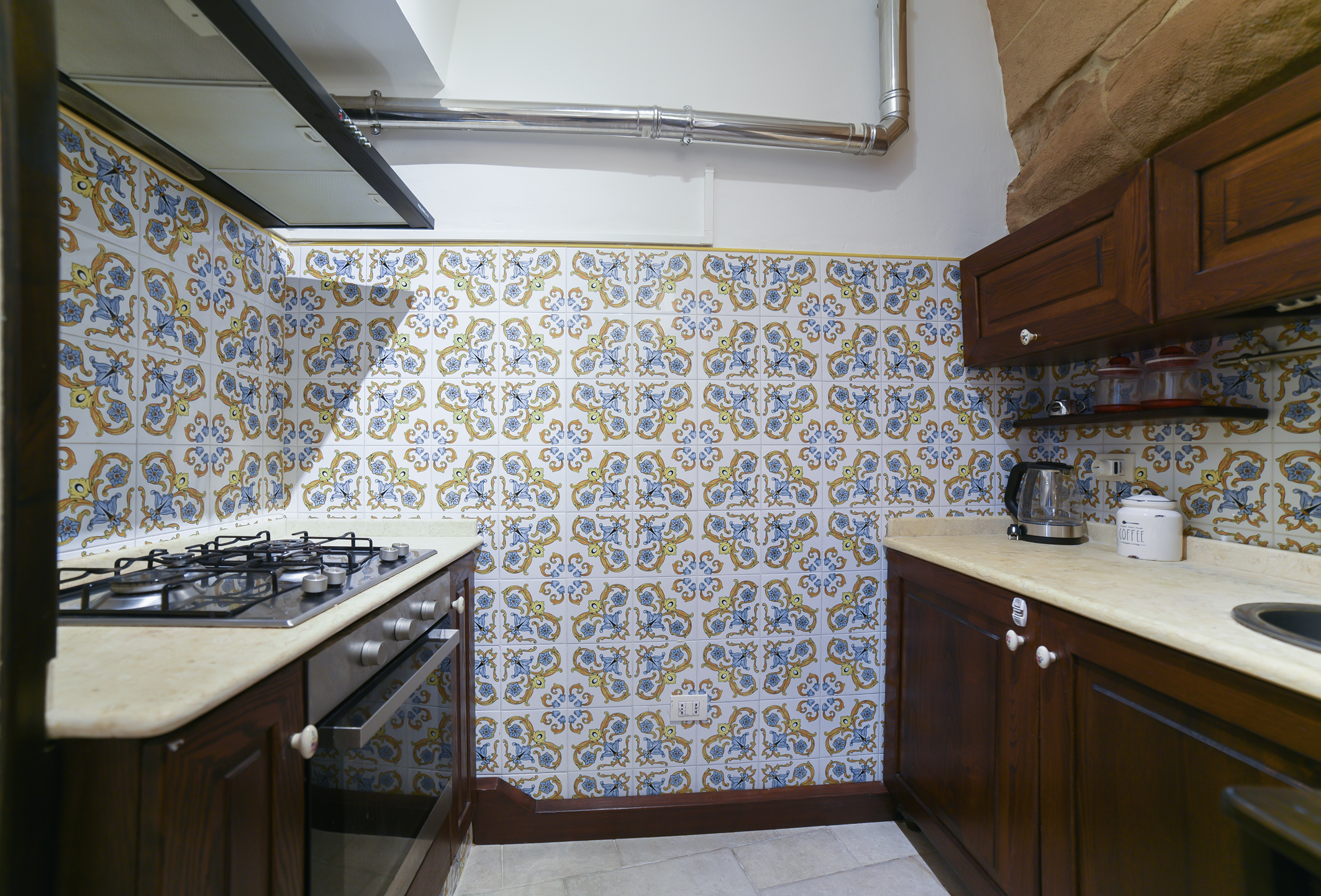 Cucina attrezzata, Bnb lecce, appartamento centro storico lecce, casa vacanze lecce. Camera matrimoniale lecce. Hotel a Lecce. B&b lecce. Bnb Lecce. bad and breakfast lecce, bed and breakfast a Lecce.