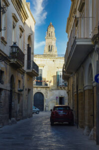 Campanile del Duomo di Lecce, vista vicino casa vacanze a Lecce. Bnb lecce, appartamento centro storico lecce, casa vacanze lecce. Camera matrimoniale lecce. Hotel a Lecce. B&b lecce. Bnb Lecce. bad and breakfast lecce, bed and breakfast a Lecce.