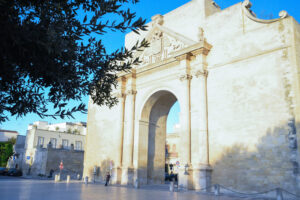 Bnb lecce, appartamento centro storico lecce, casa vacanze lecce. Camera matrimoniale lecce. Hotel a Lecce. B&b lecce. Bnb Lecce. bad and breakfast lecce, bed and breakfast a Lecce. Porta Napoli, Lecce