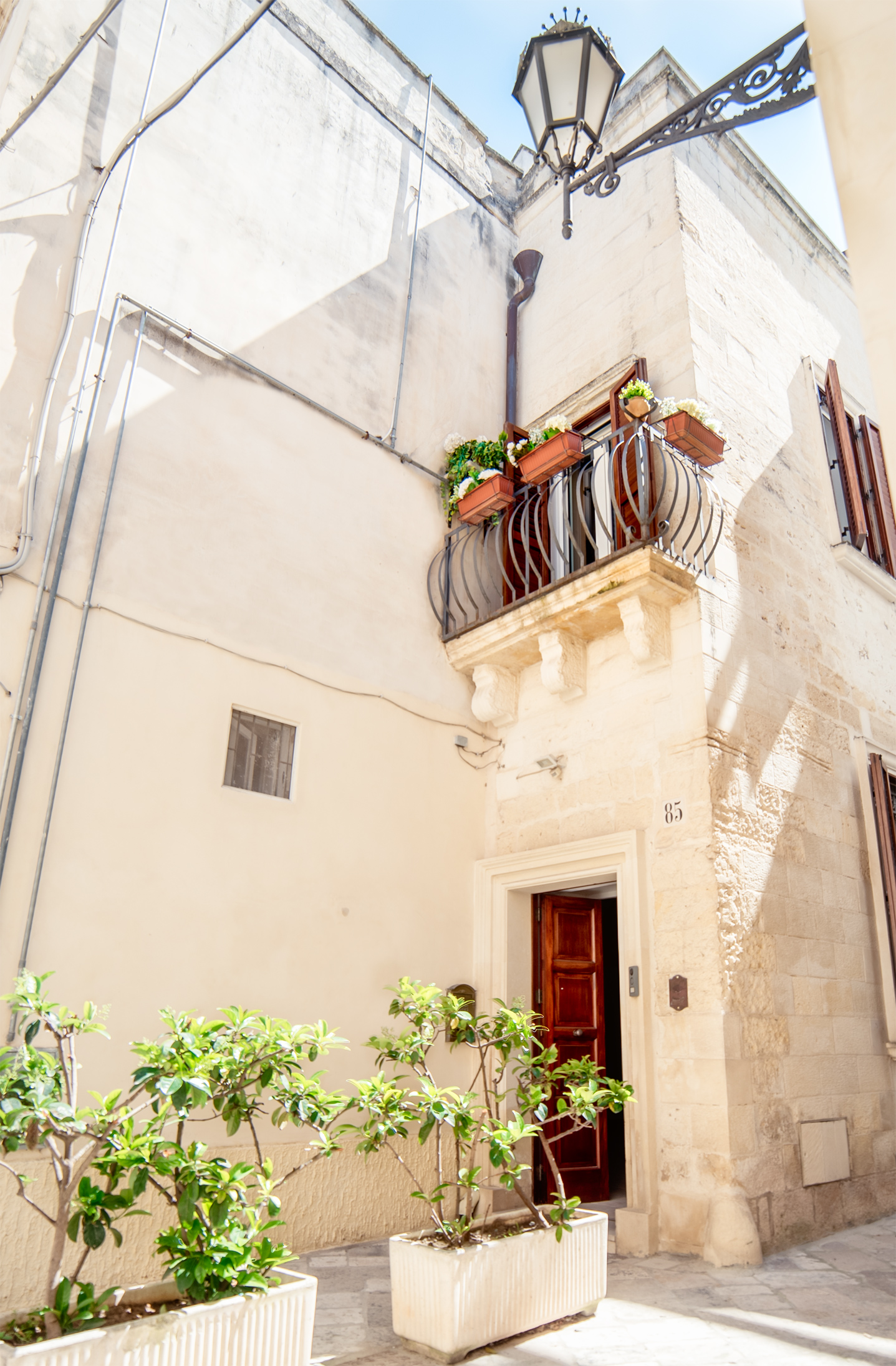 Bnb lecce, appartamento centro storico lecce, casa vacanze lecce. Camera matrimoniale lecce. Hotel a Lecce. B&b lecce. Bnb Lecce. bad and breakfast lecce, bed and breakfast a Lecce. Ingresso Casa Vacanze nel Centro Storico