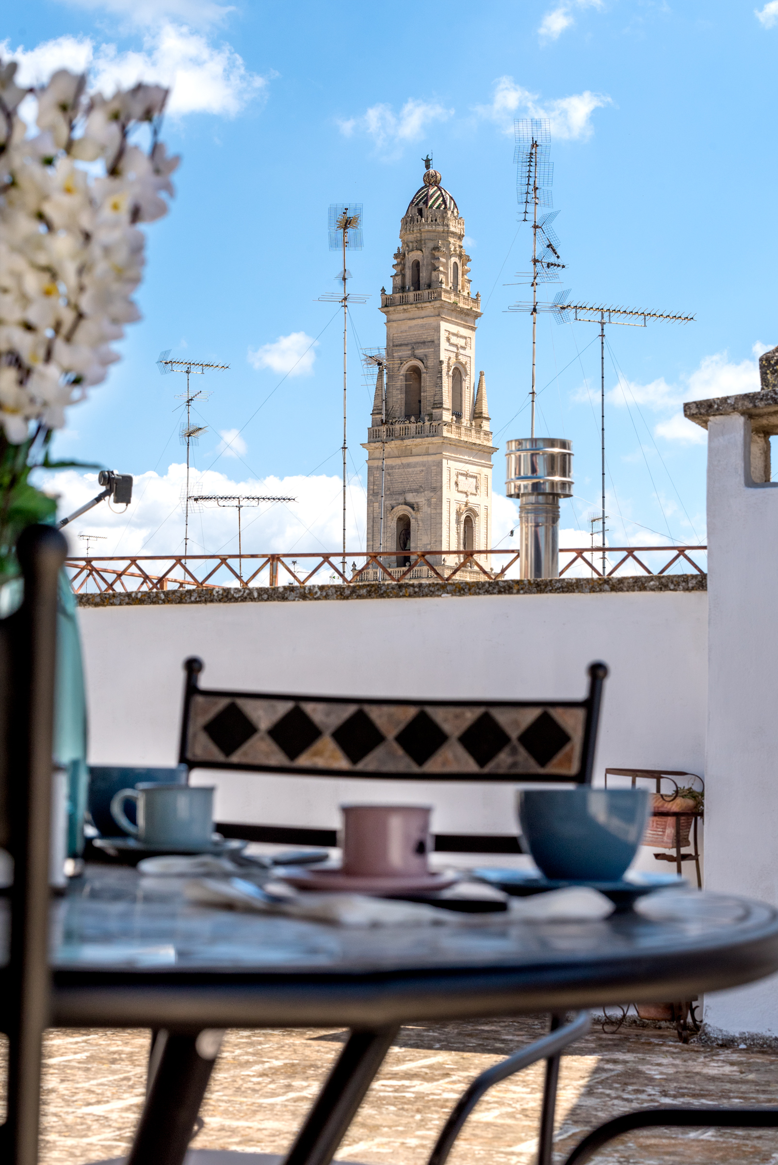 Bnb lecce, appartamento centro storico lecce, casa vacanze lecce. Camera matrimoniale lecce. Hotel a Lecce. B&b lecce. Bnb Lecce. bad and breakfast lecce, bed and breakfast a Lecce. Terrazzo con vista Campanile del Duomo