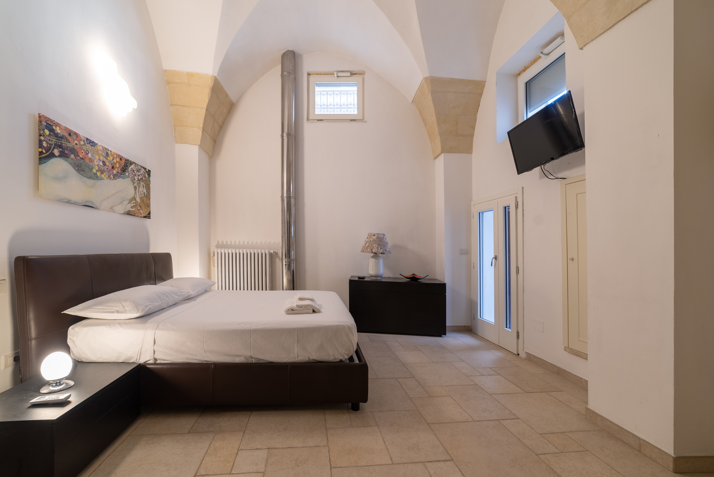 Camera matrimoniale. Bnb lecce, appartamento centro storico lecce, casa vacanze lecce. Camera matrimoniale lecce. Hotel a Lecce. B&b lecce. Bnb Lecce. bad and breakfast lecce, bed and breakfast a Lecce.