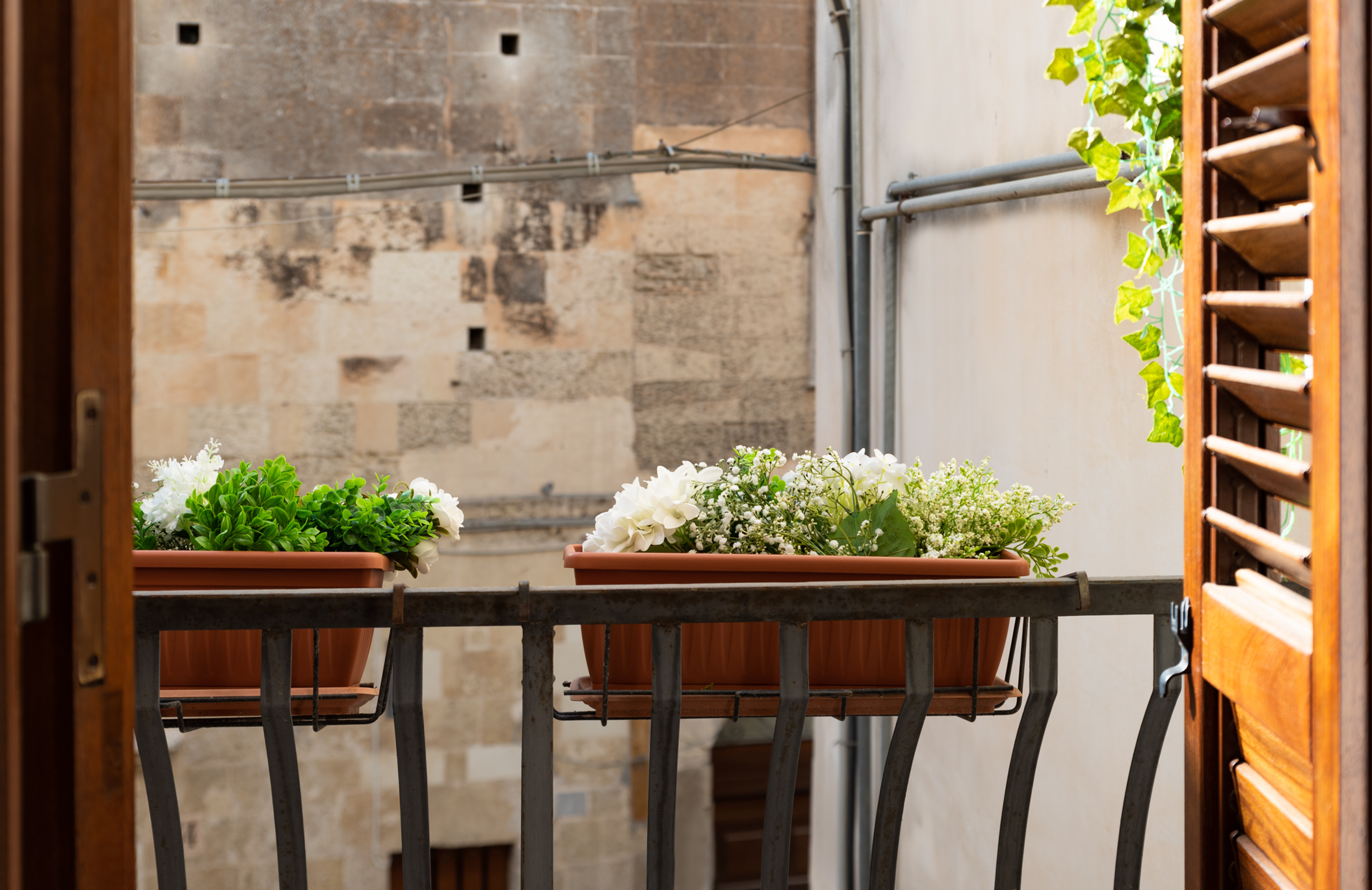 Balcone camera doppia. Bnb lecce, appartamento centro storico lecce, casa vacanze lecce. Camera matrimoniale lecce. Hotel a Lecce. B&b lecce. Bnb Lecce. bad and breakfast lecce, bed and breakfast a Lecce.